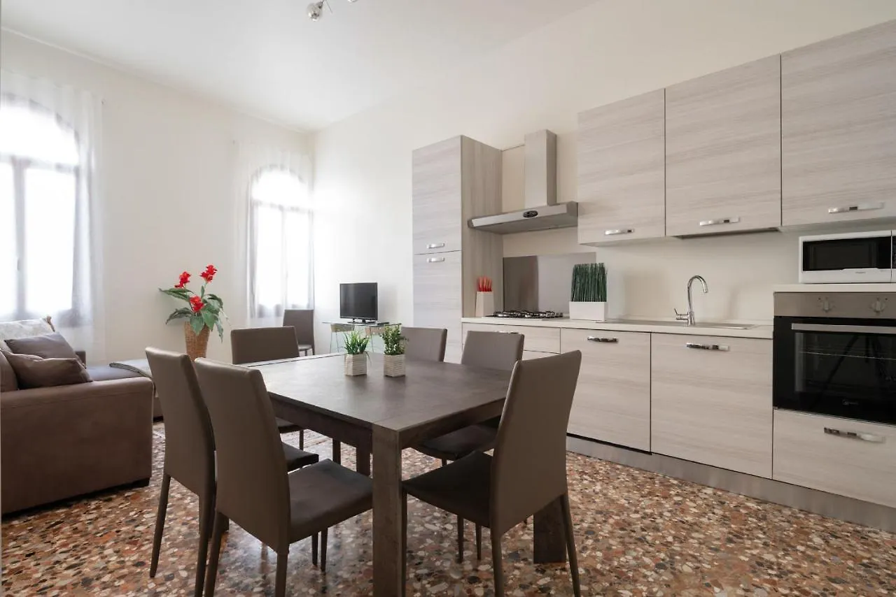 Dorsoduro Charme Apartments By Wonderful Italy Venezia