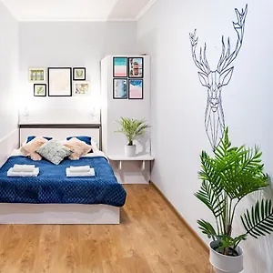 https://rainbow-apartment-near-rynok-sq.hotelslviv.net