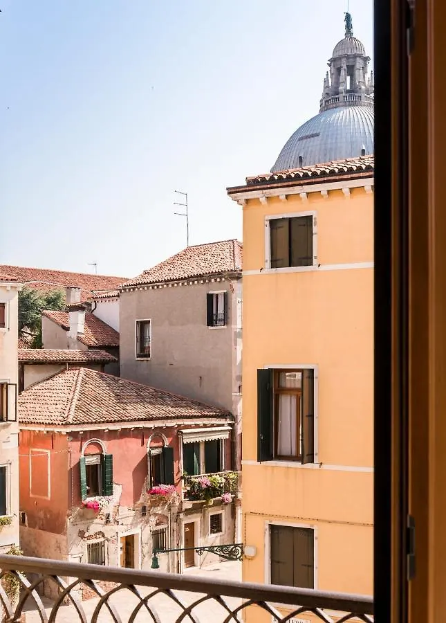 Dorsoduro Charme Apartments By Wonderful Italy Венеция Италия