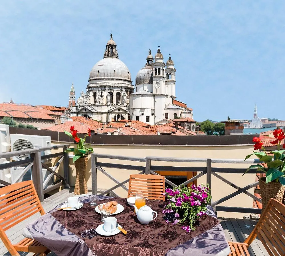 Dorsoduro Charme Apartments By Wonderful Italy Венеция