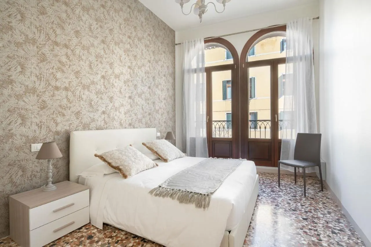 Dorsoduro Charme Apartments By Wonderful Italy Венеция