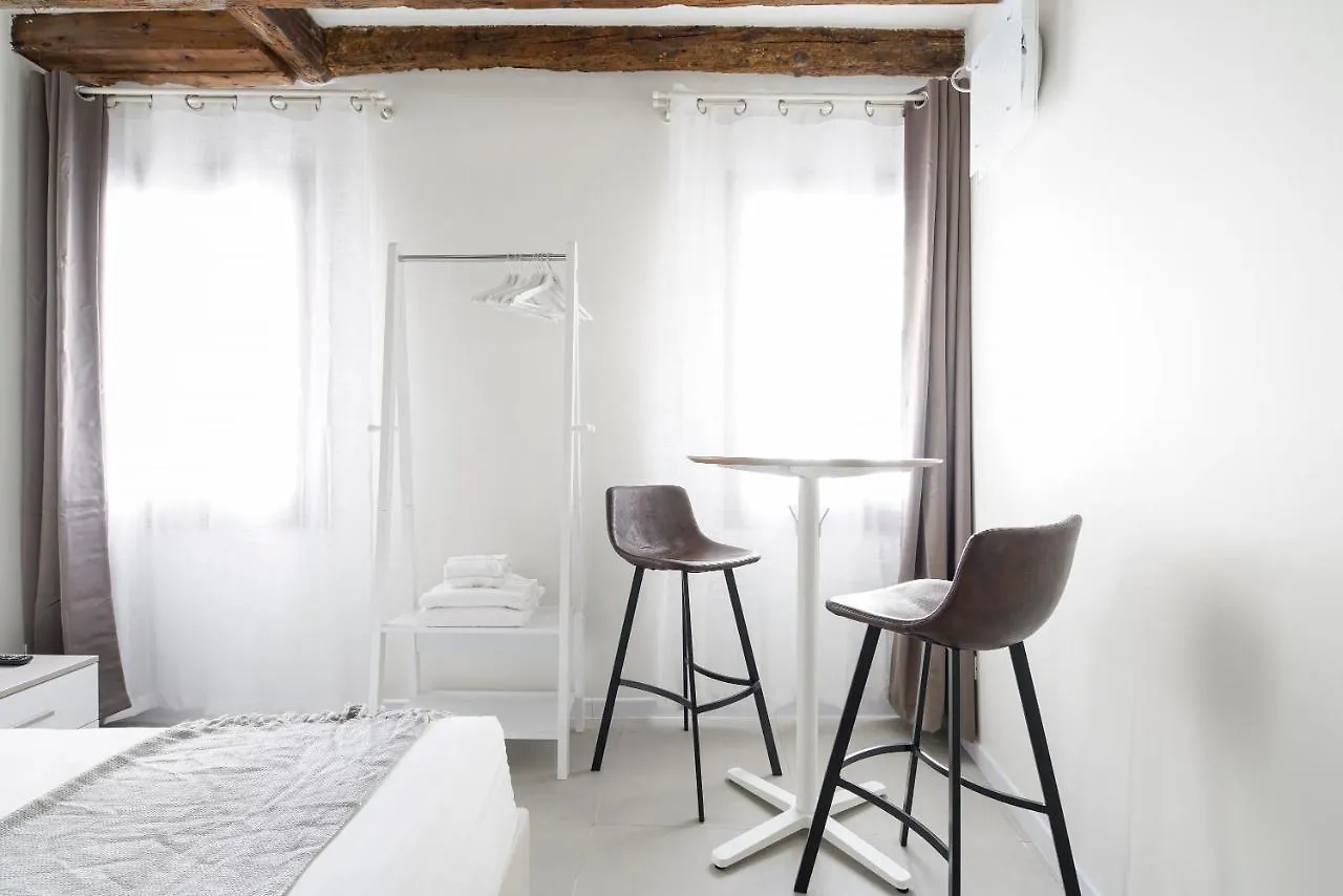 Dorsoduro Charme Apartments By Wonderful Italy Венеция Италия