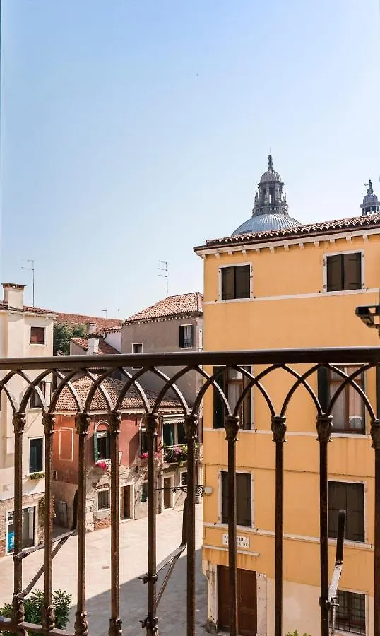 Dorsoduro Charme Apartments By Wonderful Italy Венеция