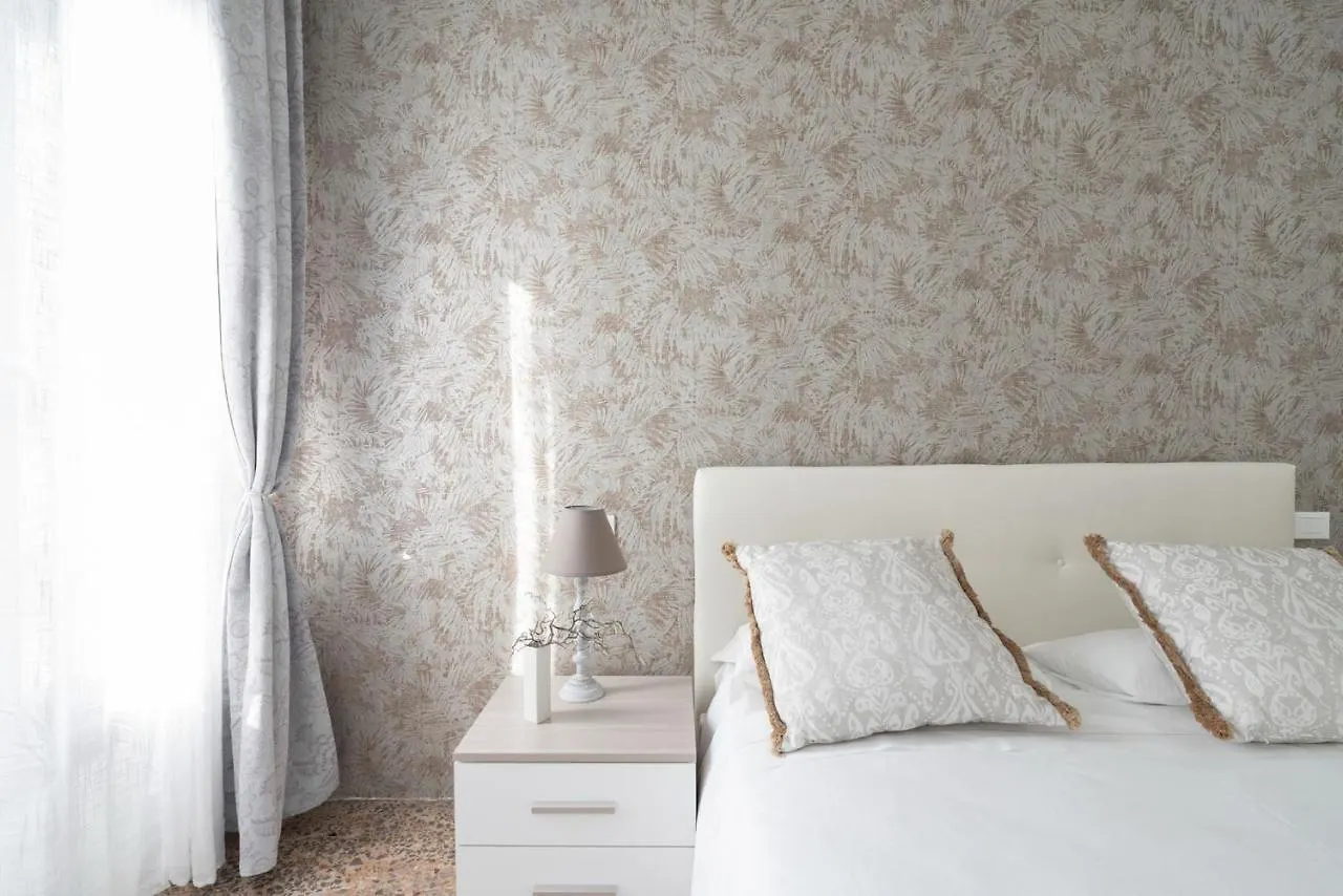 Dorsoduro Charme Apartments By Wonderful Italy Венеция