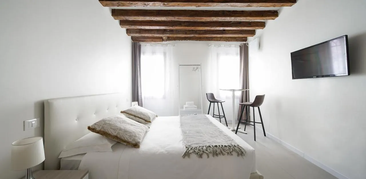 Dorsoduro Charme Apartments By Wonderful Italy Венеция 0*,